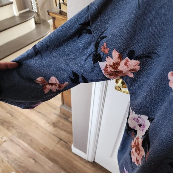 Torrid Plush Floral Top - Picture 3 of 4